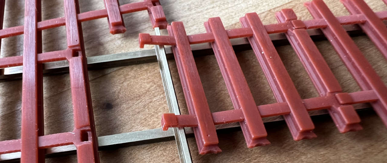 Verbinder lösen mit Schienen Bild 3 Teile auseinander schieben