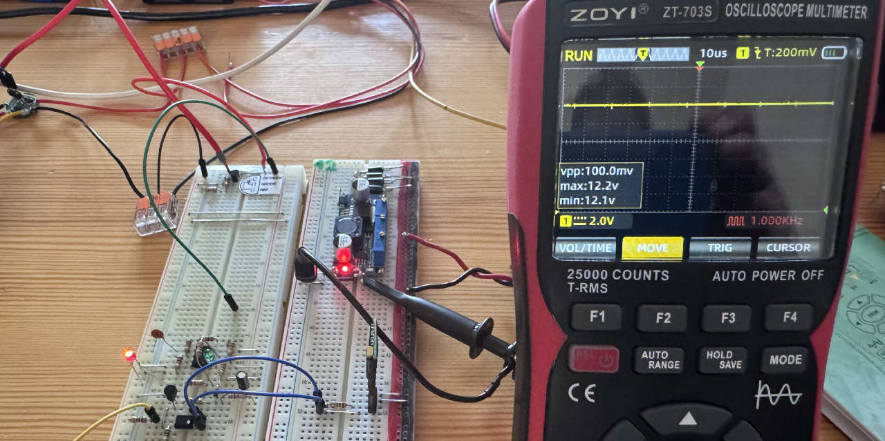 Versuchsaufbau Saugersteuerung Brushless Motor DCC Signal Oszilloskop Zoyi ZT703S